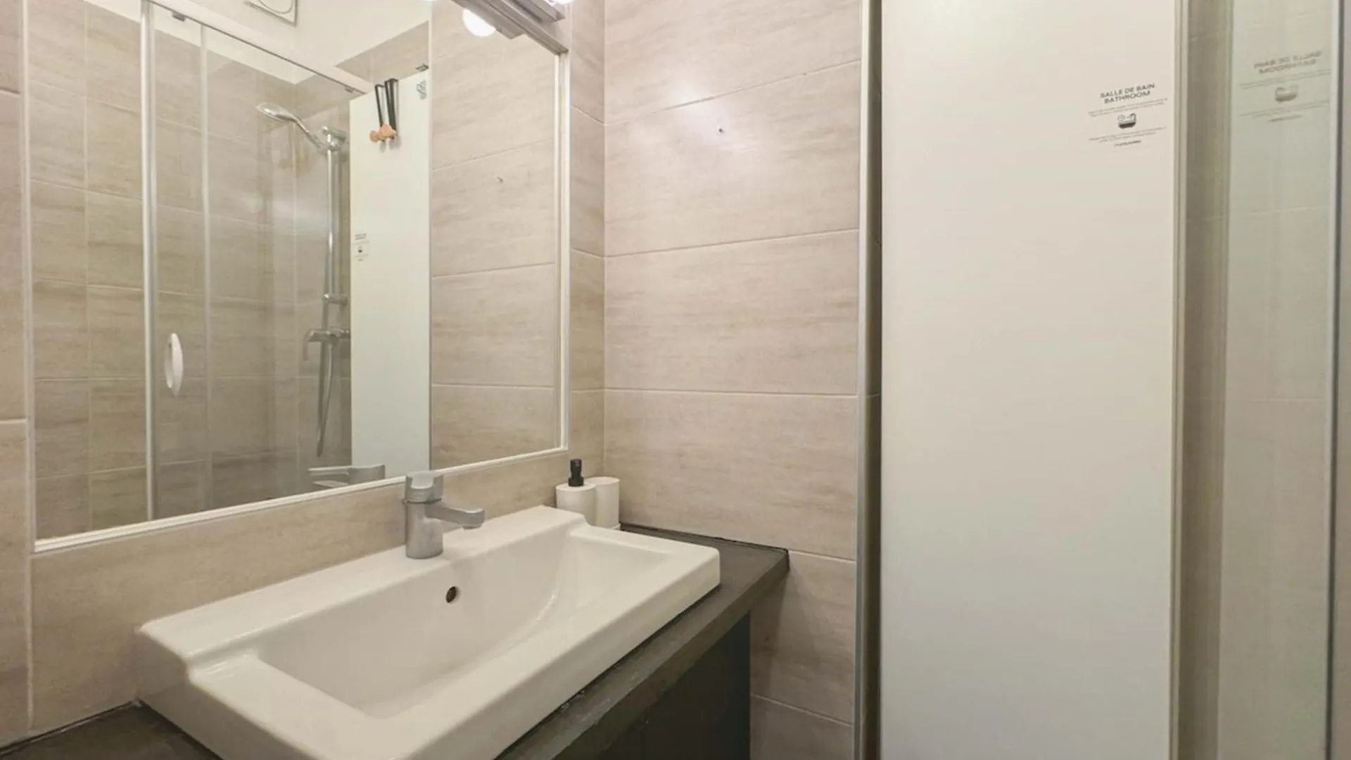 Flexliving - Room - Lamarck Paris Holiday home